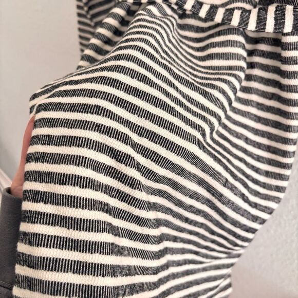 Gilli Black and White Striped Dress with Pockets Medium - Picture 6 of 7